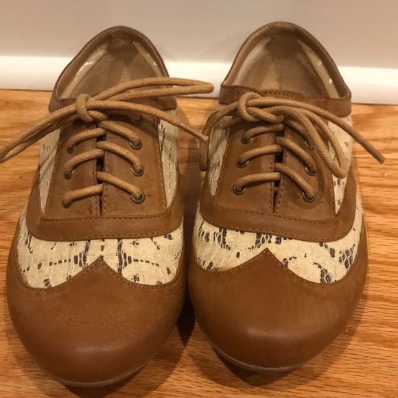 Shoes - Size 5 woman